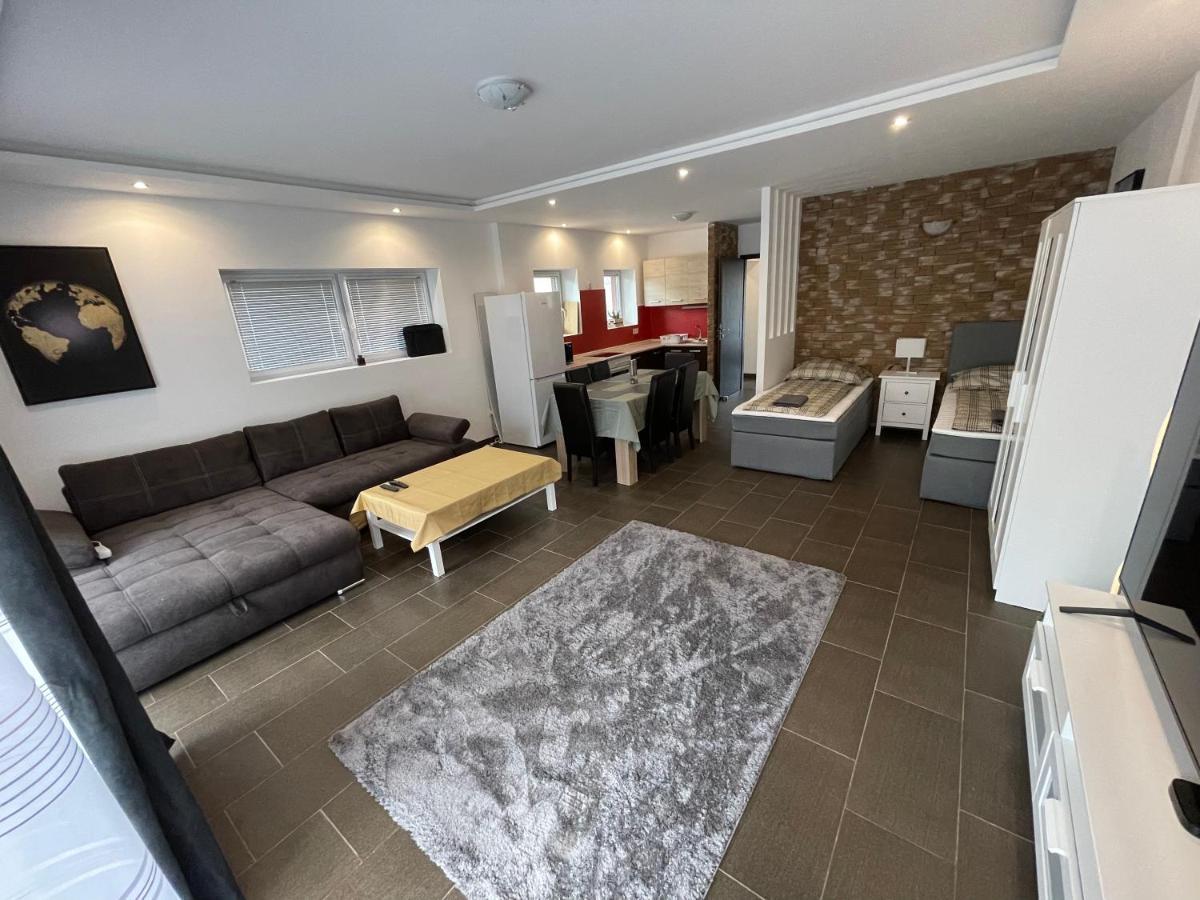 Malibu Apartman & Jacuzzi Miskolc Exterior photo