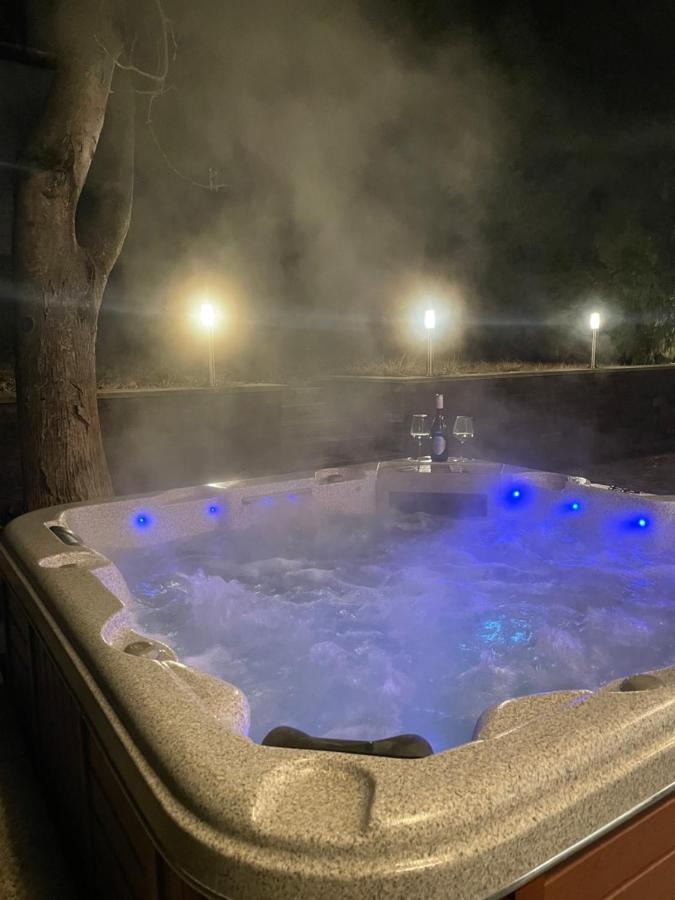 Malibu Apartman & Jacuzzi Miskolc Exterior photo
