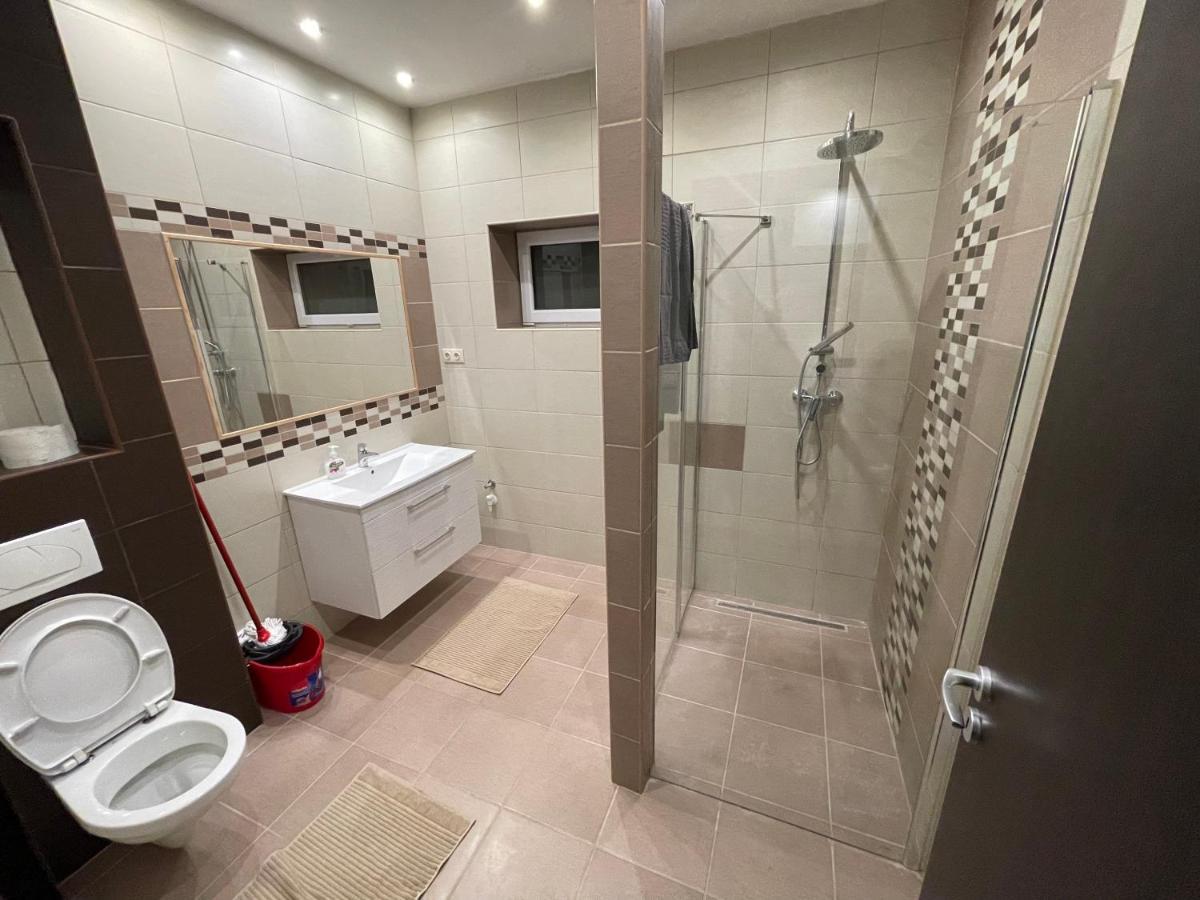 Malibu Apartman & Jacuzzi Miskolc Exterior photo