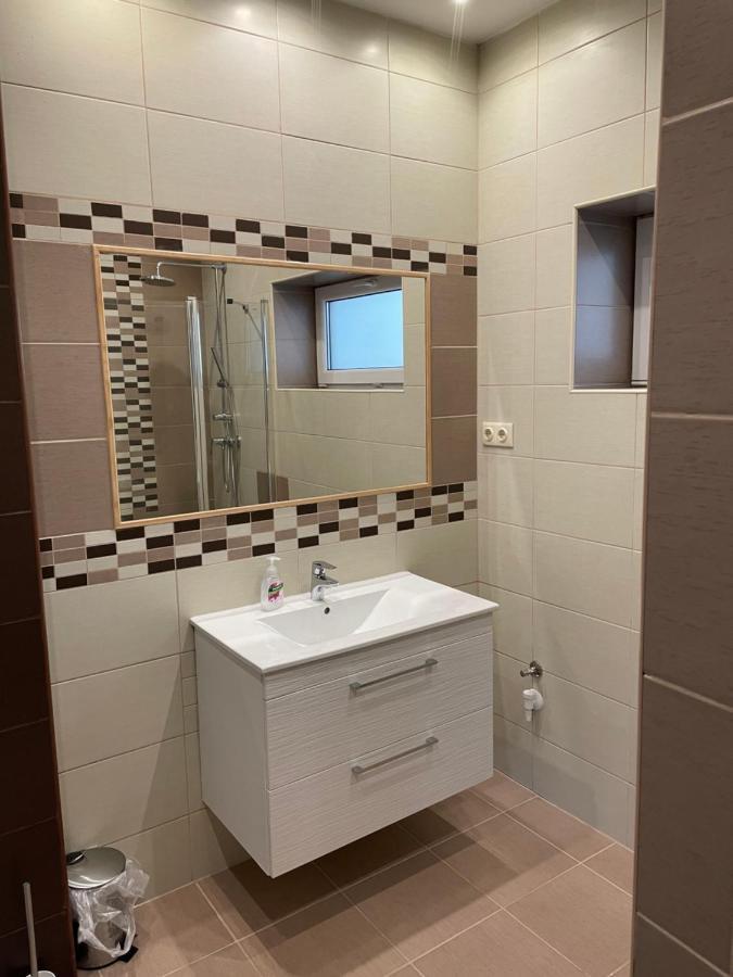 Malibu Apartman & Jacuzzi Miskolc Exterior photo